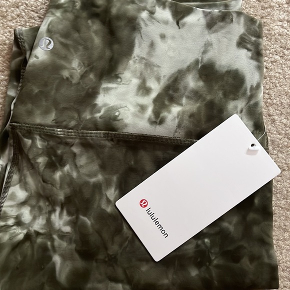 Lululemon Align HR pant 28” light sage green tie dye - Picture 3 of 4